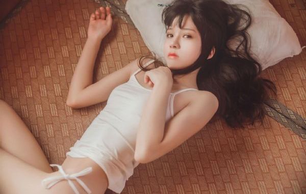 欧美女生头像黑白精选_DVD迅雷电影在线